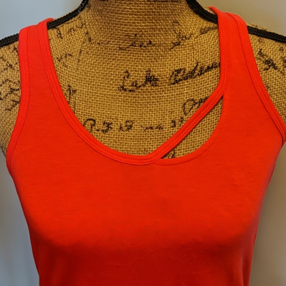 Express Tank Top - Picture 2 of 3